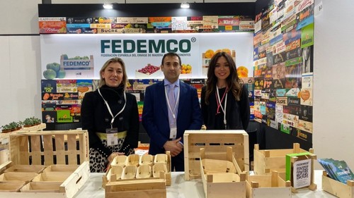 Memén Cerceró, directora de Marketing, David Navalón, Vicepresidente de federación y Eva Alonso. Todos de FEDEMCO.