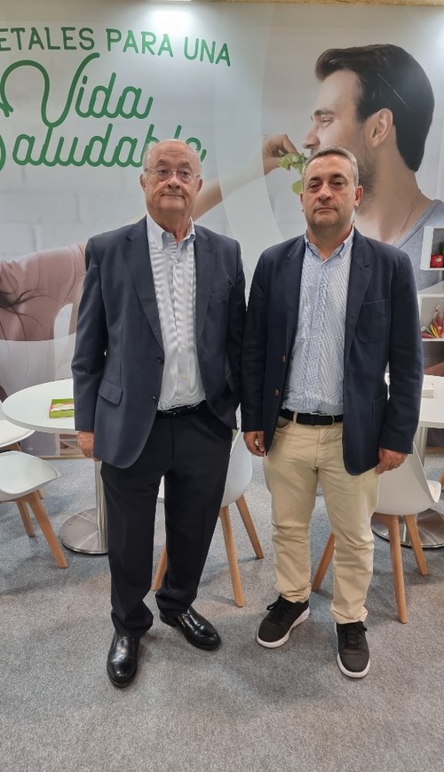 Juan Antonio Díaz Panelles, fundador de Agroiris, con Javier Díaz, director general de  la empresa, que cuenta con un expositor en el hall 9