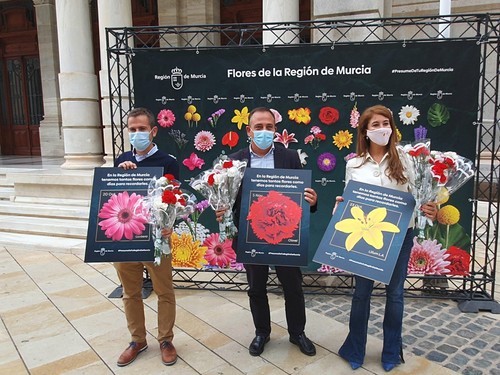 Agricultura presenta en Cartagena la campaña para impulsar el consumo de flor cortada y ornamental en la Región de Murcia