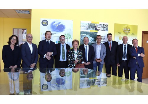 El Ministro de Industria del Gobierno de España, Jordi Hereu, visita la nueva planta de AFEPASA en el polígono Constantí