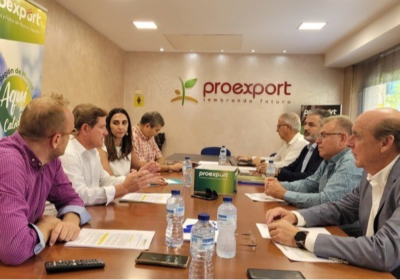 La consejera Sara Rubira se reúne con Proexport y reitera el compromiso del Gobierno regional con la agricultura