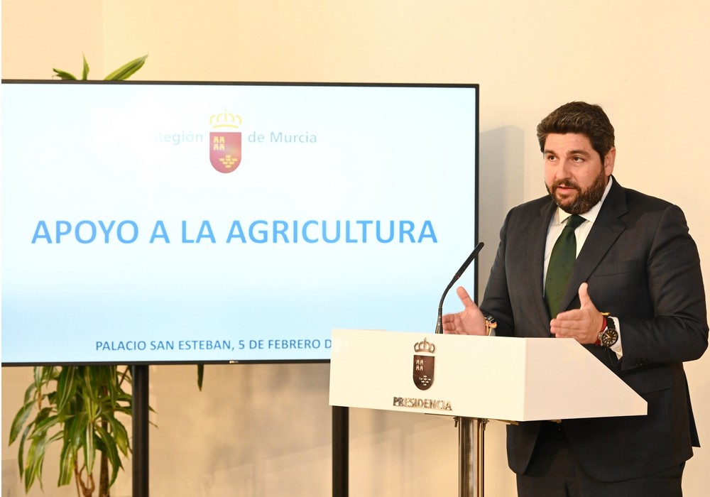 López Miras anuncia que la Comunidad trabaja en un plan de ayudas al sector agrícola